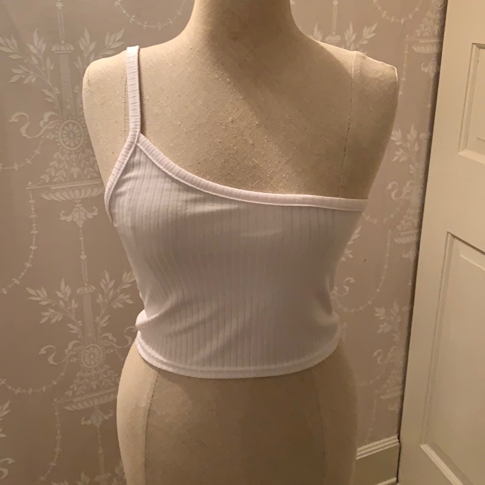 PRETTY LITTLE THING top